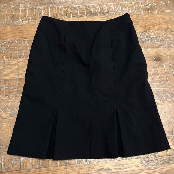 H&M Black Knee-Length A-Line Pleated Skirt - Picture 1 of 9